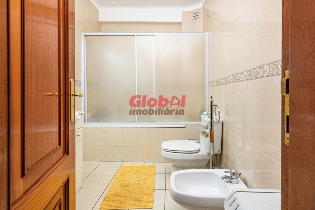 Apartamento T4 para Venda em Viseu Foto 8