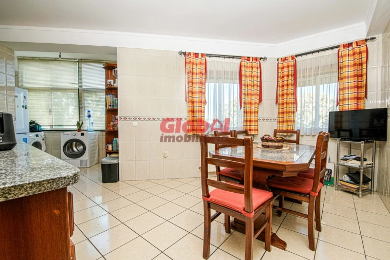 Apartamento T4 para Venda em Viseu Foto 2