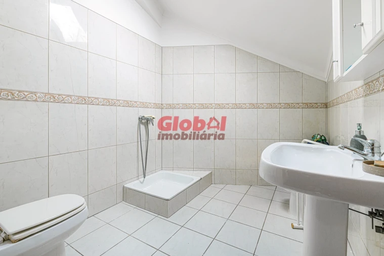 Apartamento T4 para Venda em Viseu Foto 10