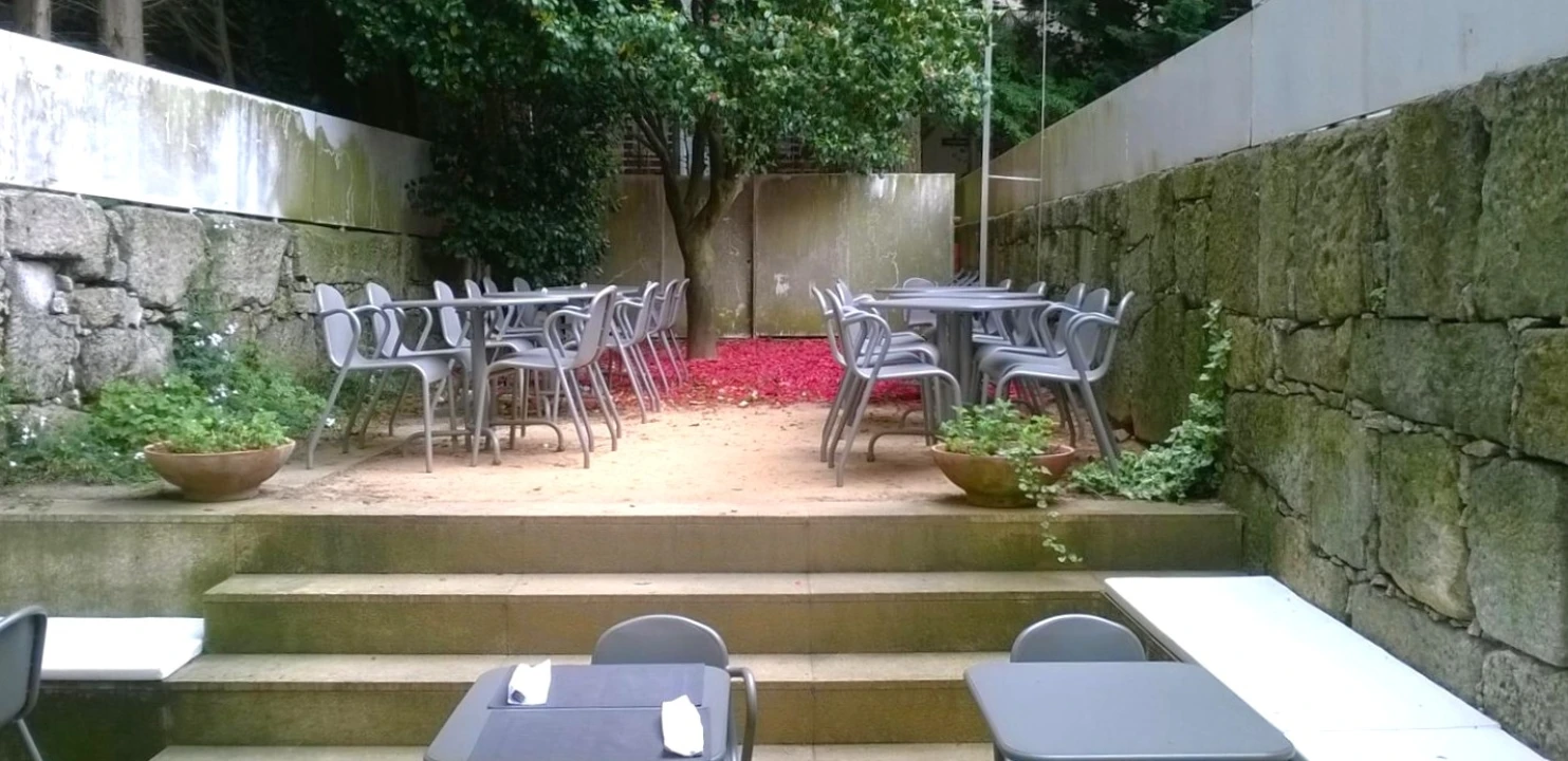 Moradia T4 para Venda em Lordelo do Ouro e Massarelos Foto 3