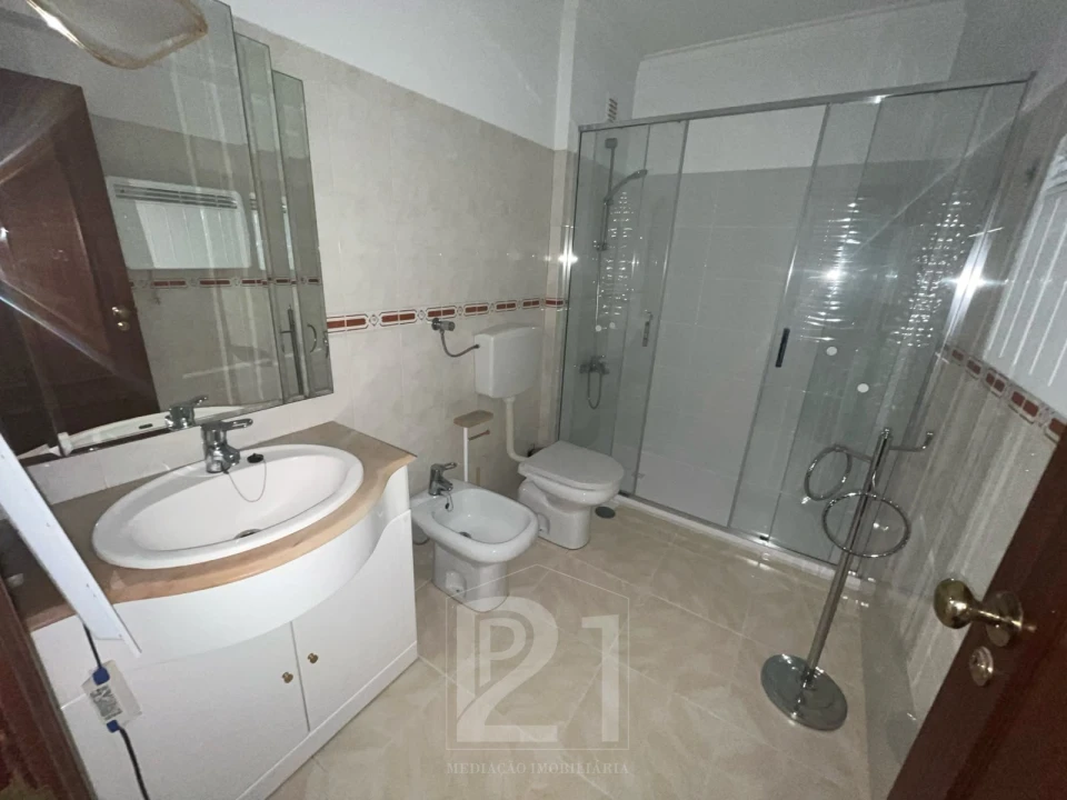 Apartamento T1 para Arrendamento em Cacém e São Marcos Foto 21