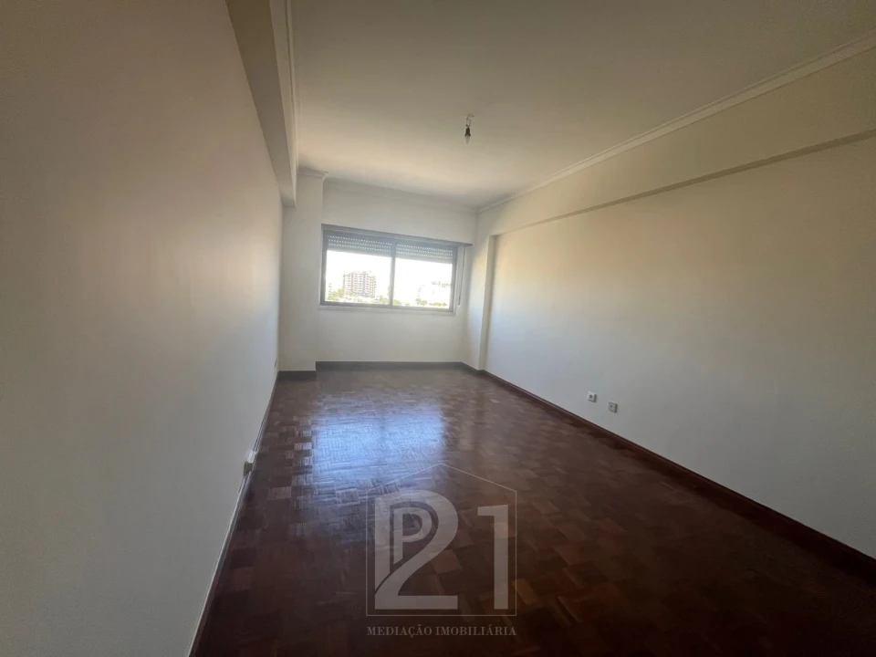 Apartamento T1 para Arrendamento em Cacém e São Marcos Foto 11