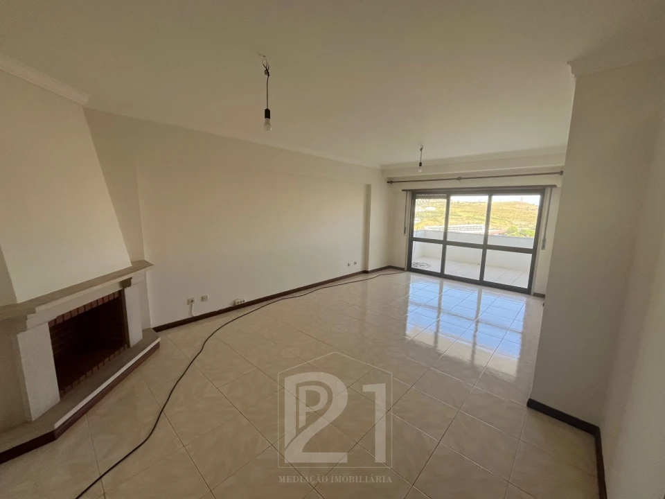 Apartamento T1 para Arrendamento em Cacém e São Marcos Foto 1