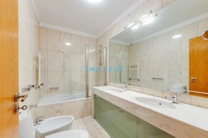 Apartamento T3 para Venda em Ramalde