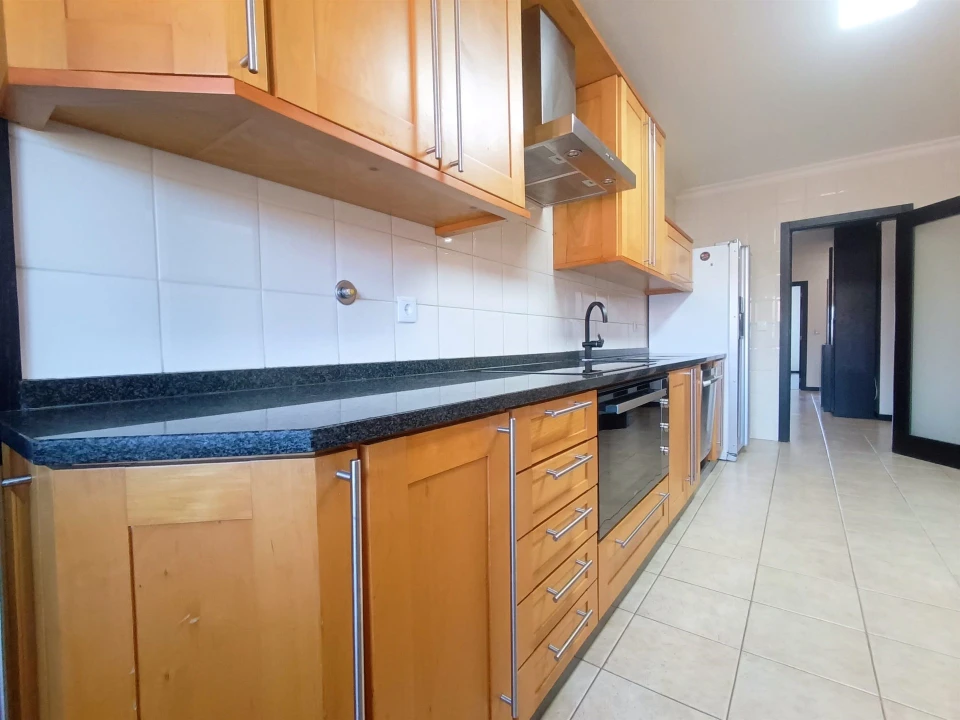Apartamento T3 para Venda em Sé, Santa Maria e Meixedo Foto 13