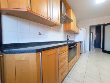Apartamento T3 para Venda em Sé, Santa Maria e Meixedo