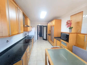 Apartamento T3 para Venda em Sé, Santa Maria e Meixedo