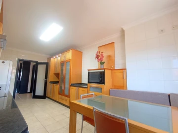 Apartamento T3 para Venda em Sé, Santa Maria e Meixedo