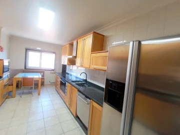 Apartamento T3 para Venda em Sé, Santa Maria e Meixedo