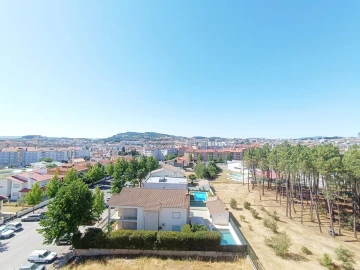 Apartamento T3 para Venda em Sé, Santa Maria e Meixedo
