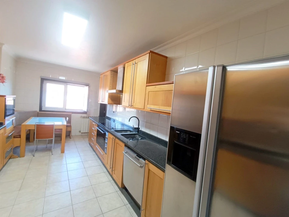 Apartamento T3 para Venda em Sé, Santa Maria e Meixedo Foto 12
