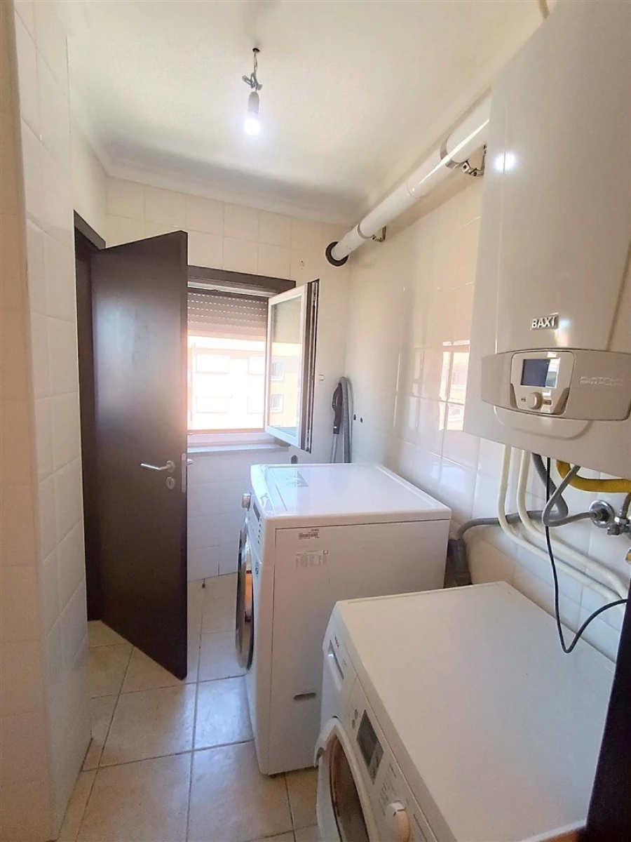 Apartamento T3 para Venda em Sé, Santa Maria e Meixedo Foto 15