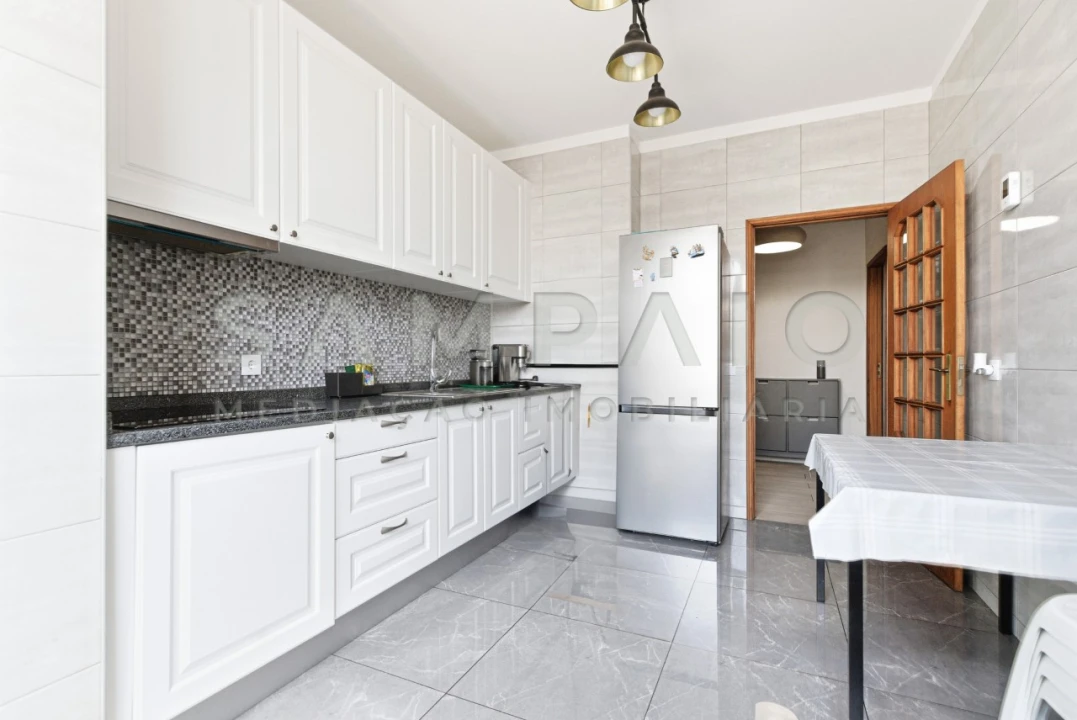 Apartamento T2 para Venda em Rio Tinto Foto 3