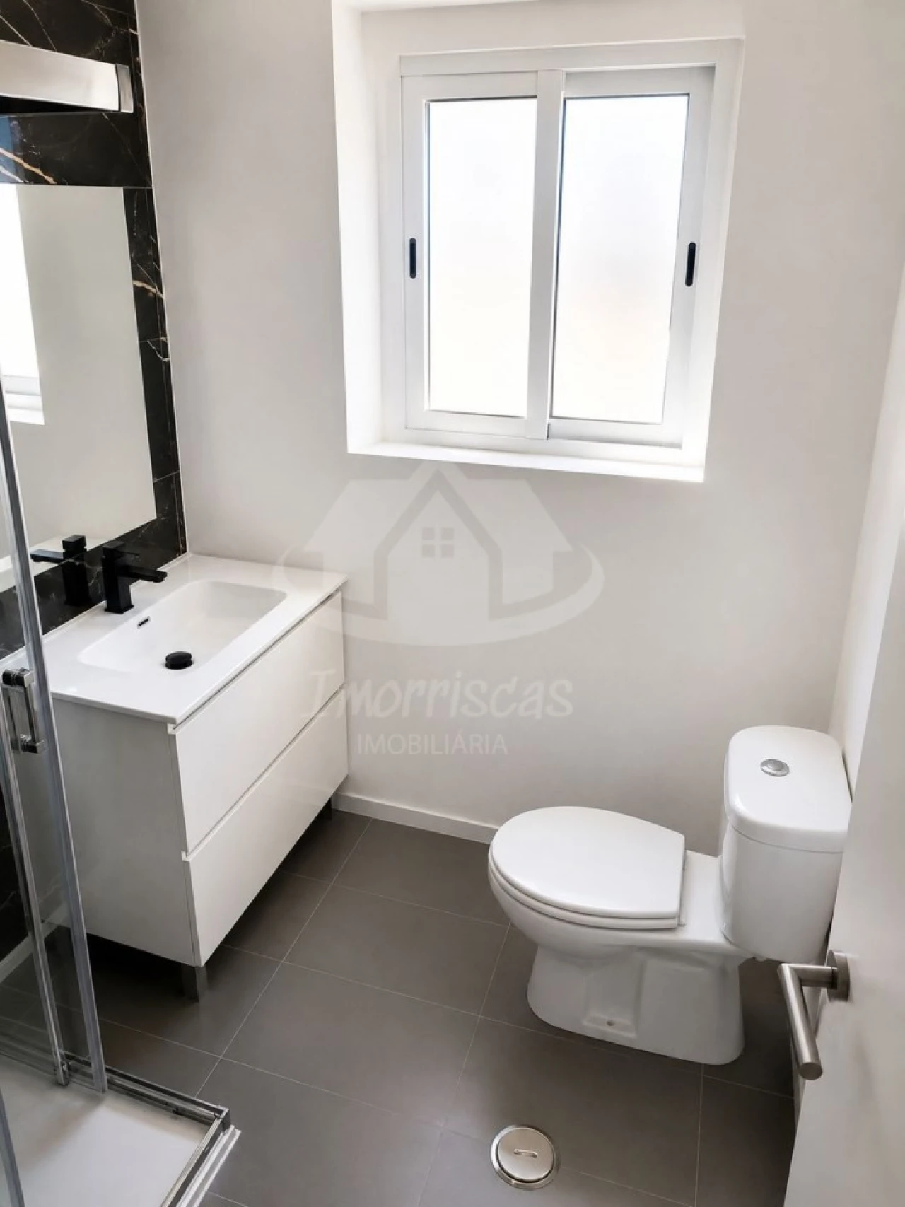 Apartamento T1 para Venda em Águas Livres Foto 2