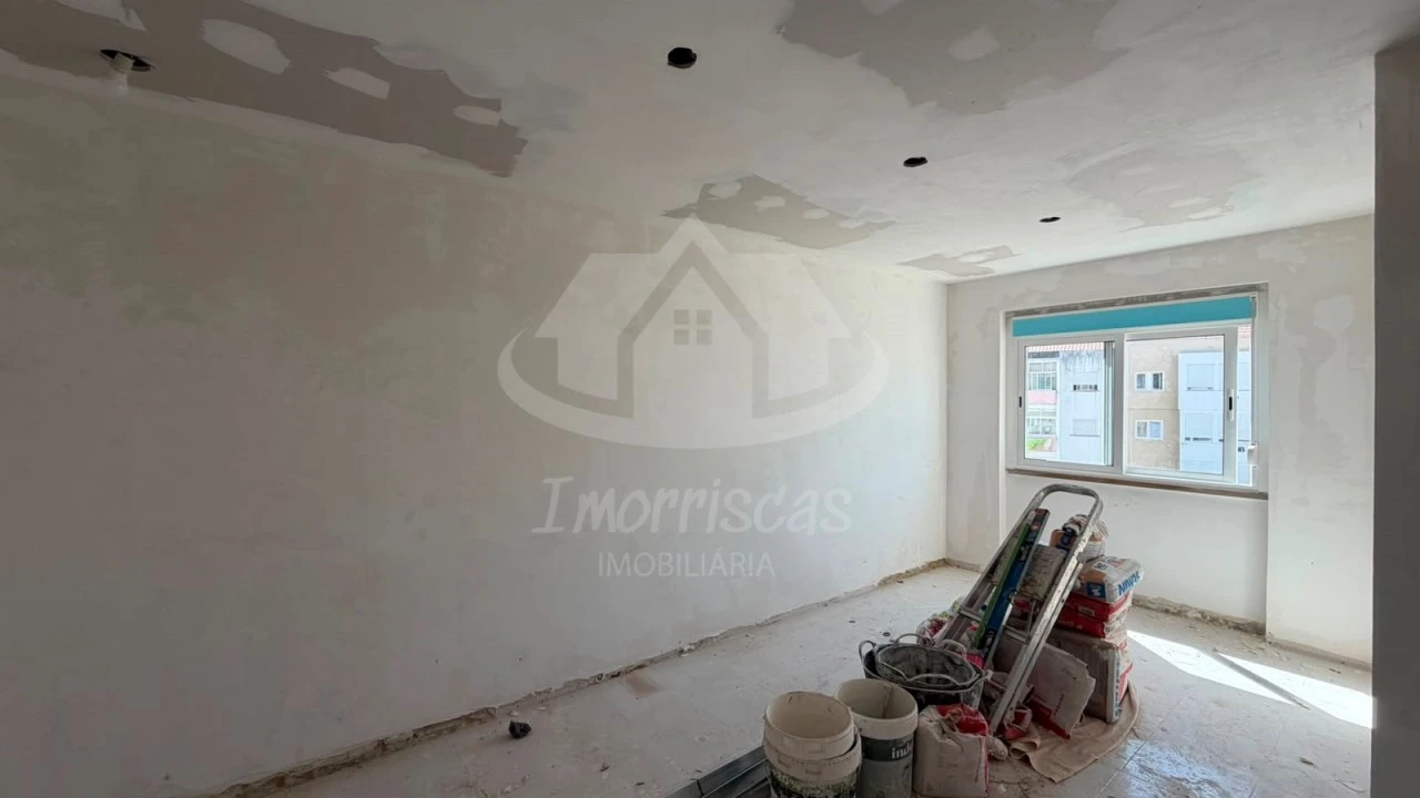 Apartamento T2 para Venda em Odivelas Foto 5