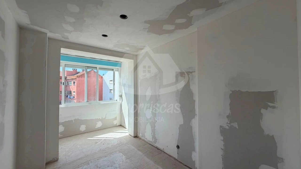 Apartamento T2 para Venda em Odivelas Foto 11