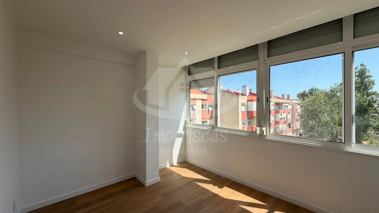Apartamento T1 para Venda em Odivelas Foto 1