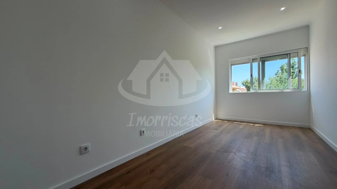 Apartamento T1 para Venda em Odivelas Foto 5