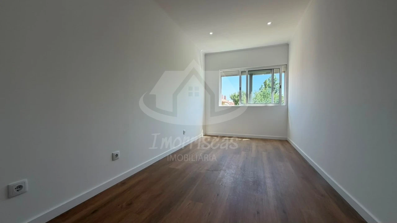 Apartamento T1 para Venda em Odivelas Foto 6