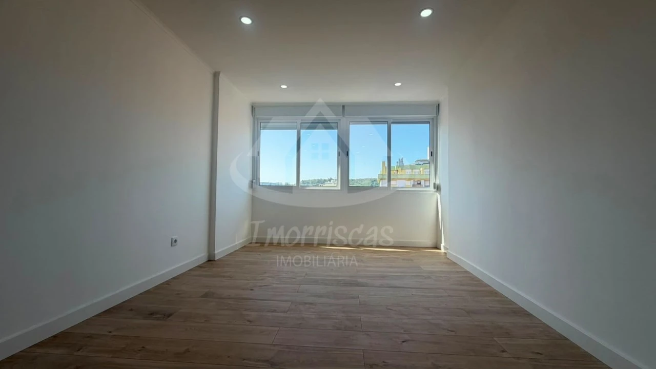 Apartamento T2 para Venda em Odivelas Foto 10