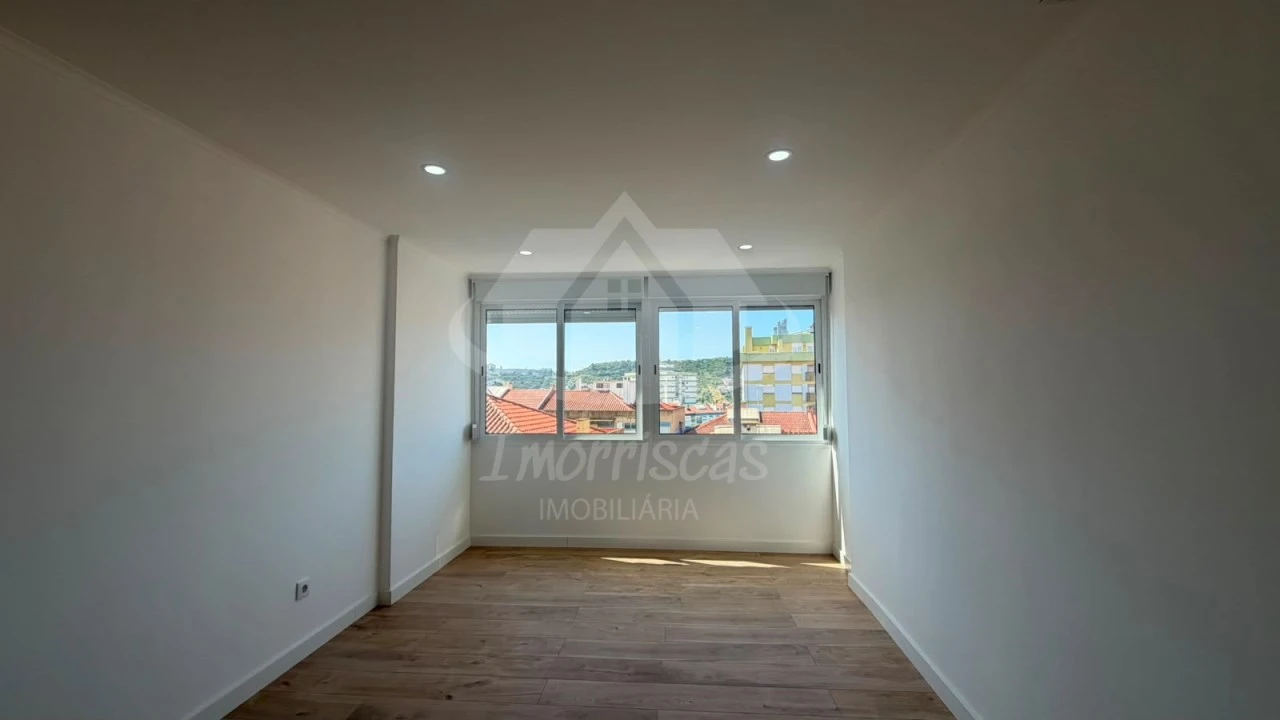Apartamento T2 para Venda em Odivelas Foto 12