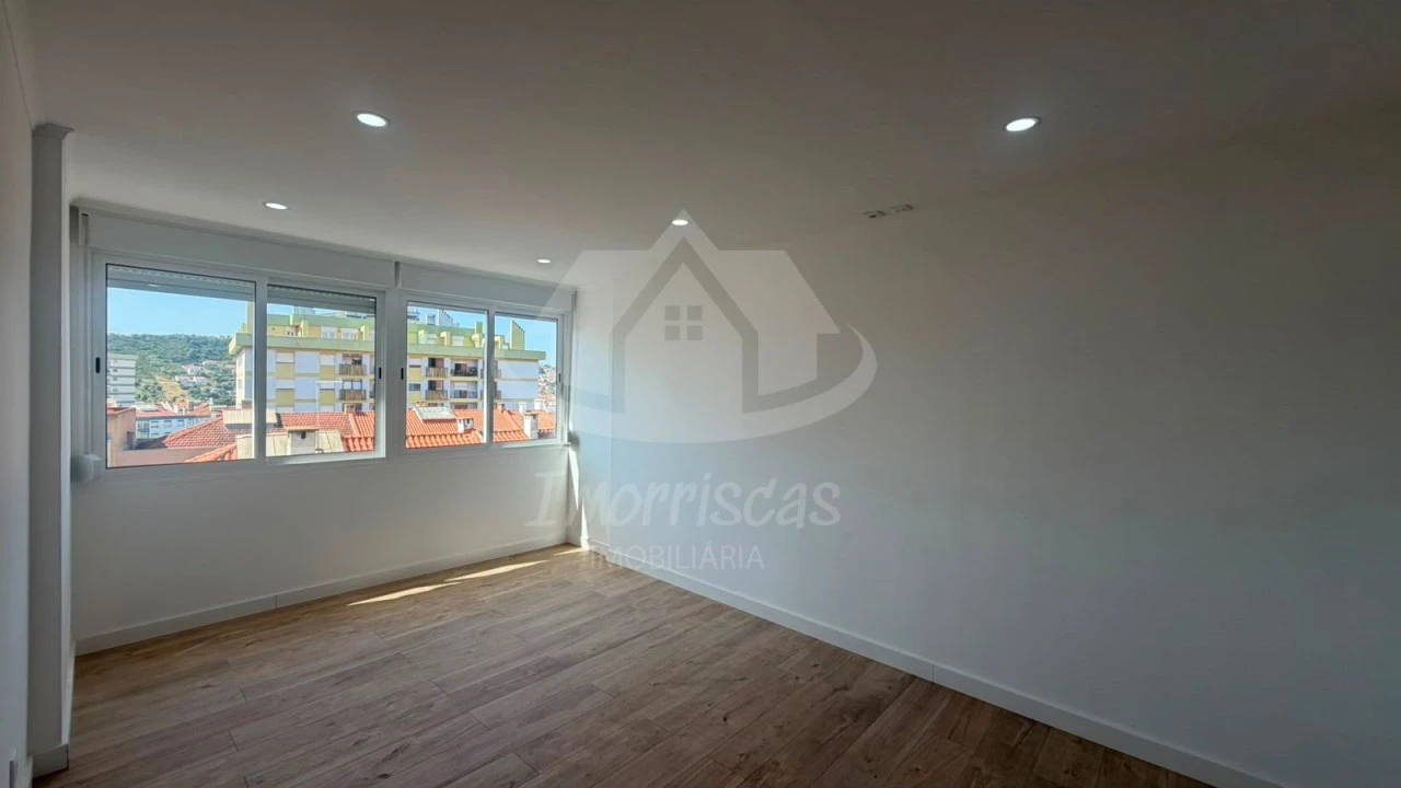 Apartamento T2 para Venda em Odivelas Foto 13
