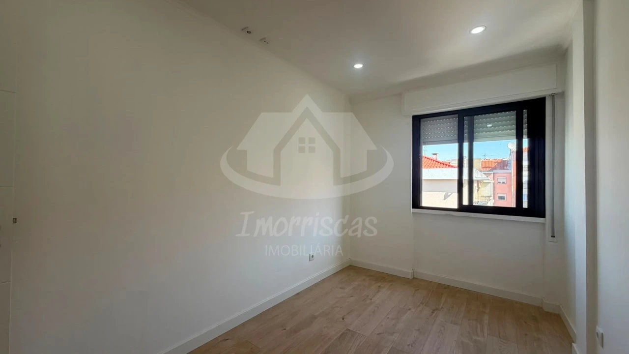 Apartamento T2 para Venda em Odivelas Foto 19