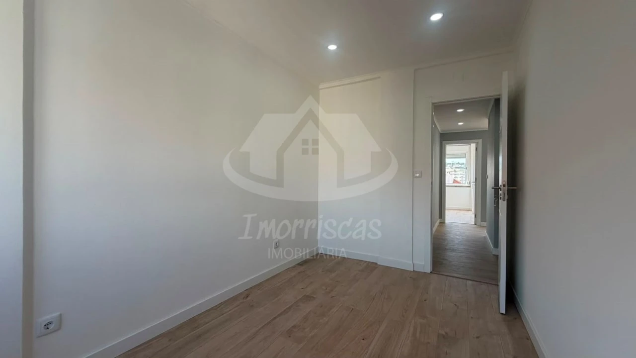 Apartamento T2 para Venda em Odivelas Foto 21