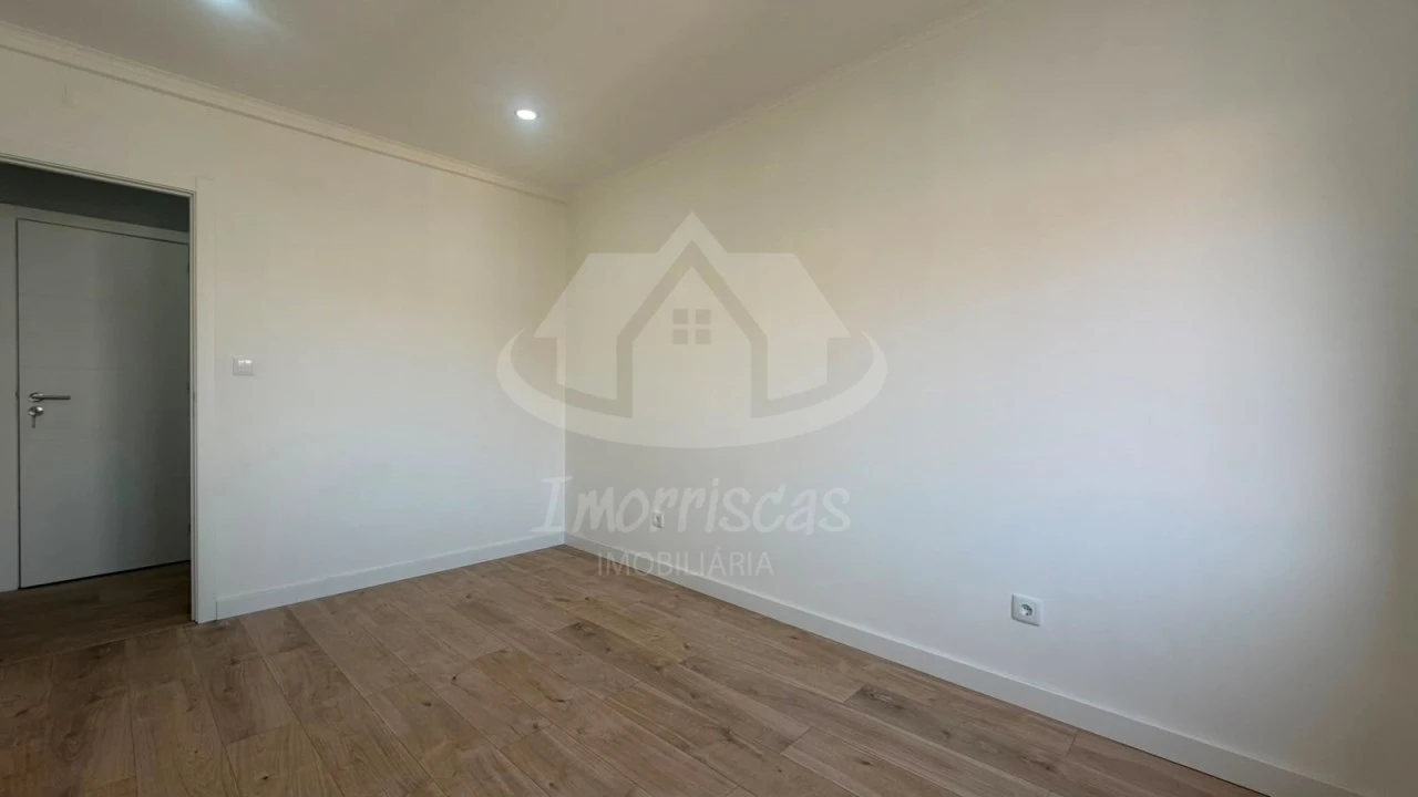 Apartamento T2 para Venda em Odivelas Foto 23