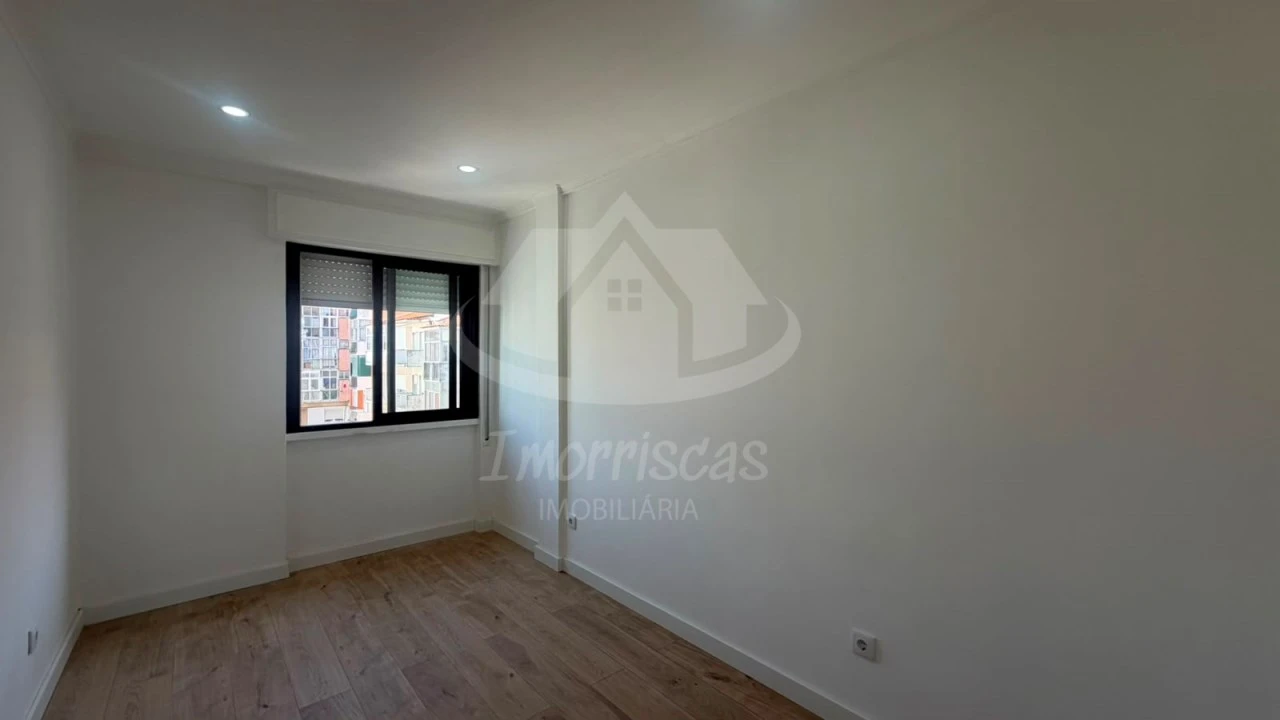 Apartamento T2 para Venda em Odivelas Foto 25