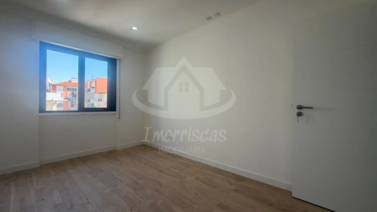Apartamento T2 para Venda em Odivelas Foto 26