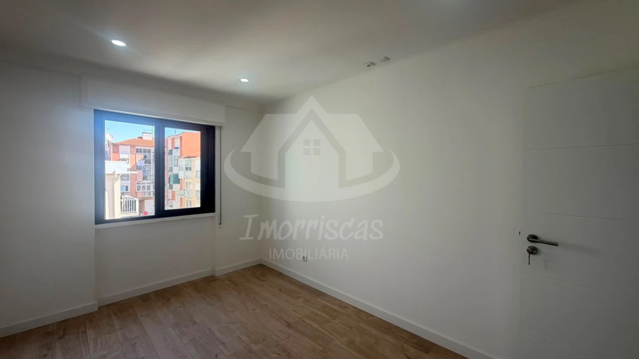 Apartamento T2 para Venda em Odivelas Foto 27