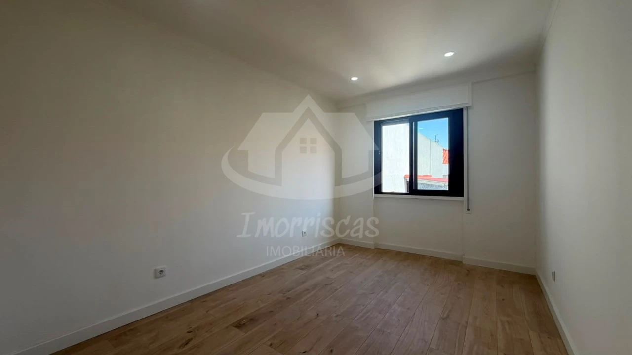 Apartamento T2 para Venda em Odivelas Foto 29