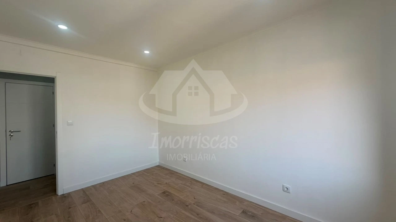 Apartamento T2 para Venda em Odivelas Foto 30