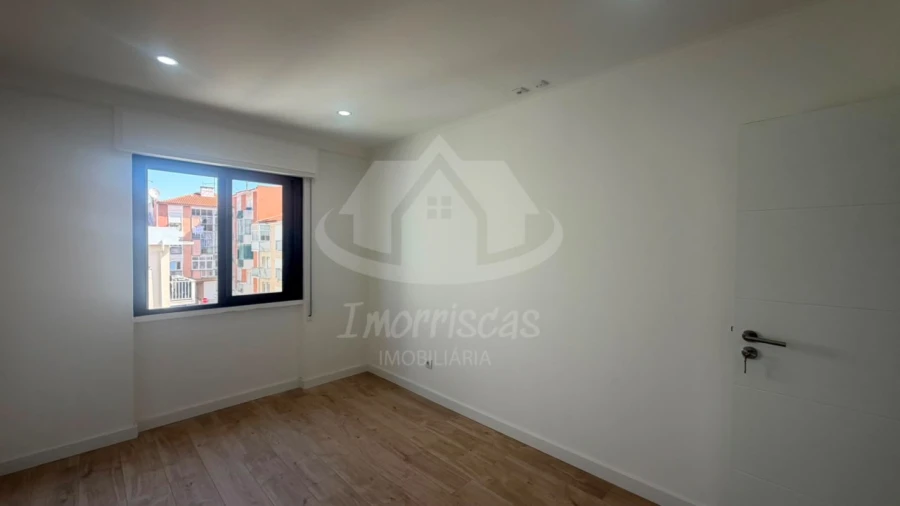 Apartamento T2 para Venda em Odivelas Foto 27