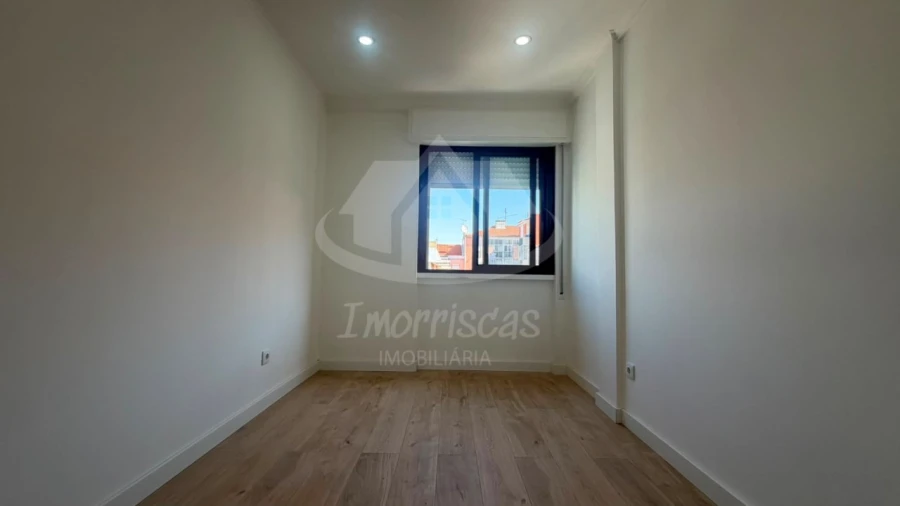 Apartamento T2 para Venda em Odivelas Foto 28