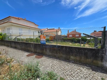 Terreno para Venda em Santo António dos Cavaleiros e Frielas