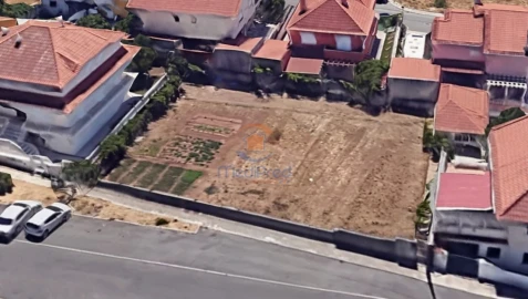 Terreno para Venda em Santo António dos Cavaleiros e Frielas