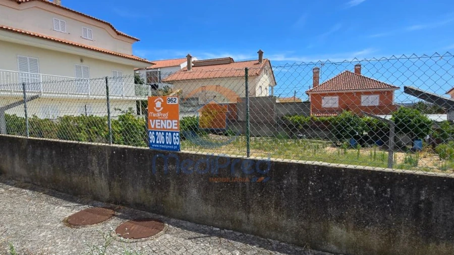 Terreno para Venda em Santo António dos Cavaleiros e Frielas