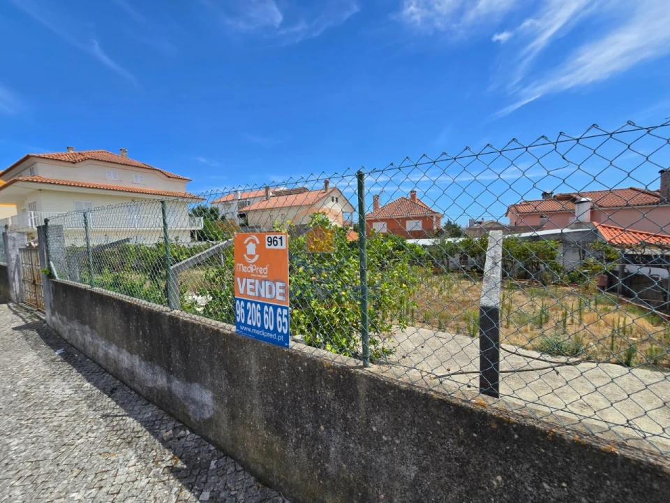 Terreno para Venda em Santo António dos Cavaleiros e Frielas Foto 1