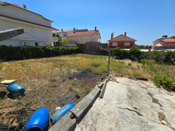 Terreno para Venda em Santo António dos Cavaleiros e Frielas