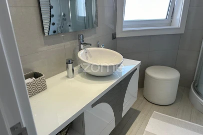 Moradia T6 para Venda em Seroa
