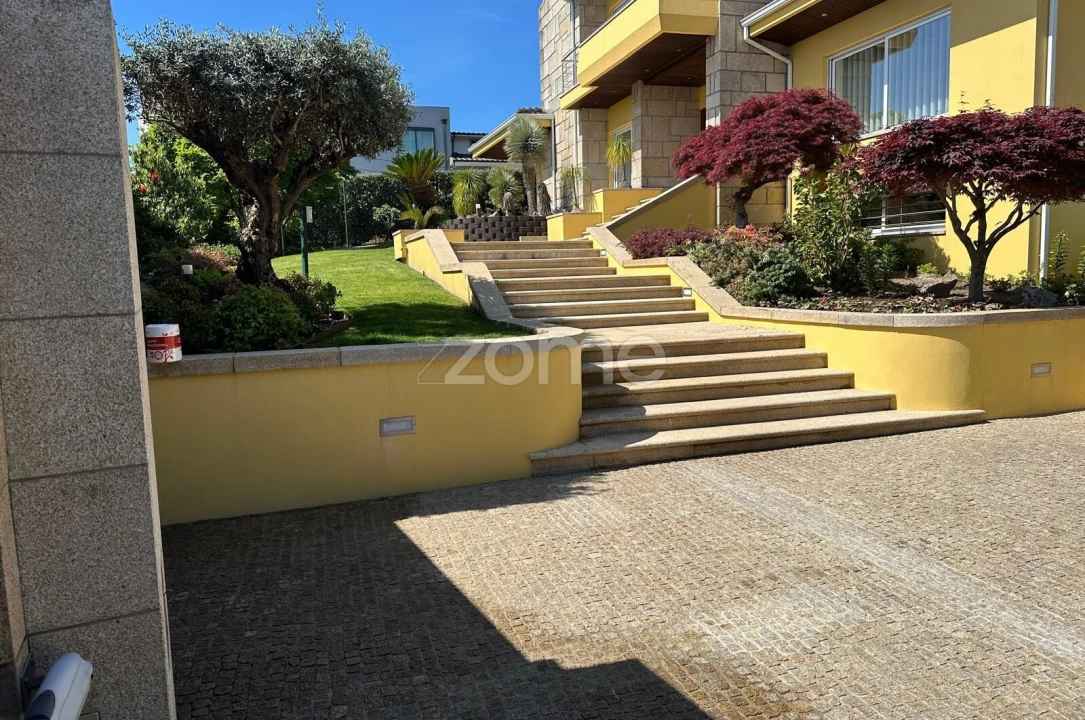 Moradia T6 para Venda em Seroa Foto 3
