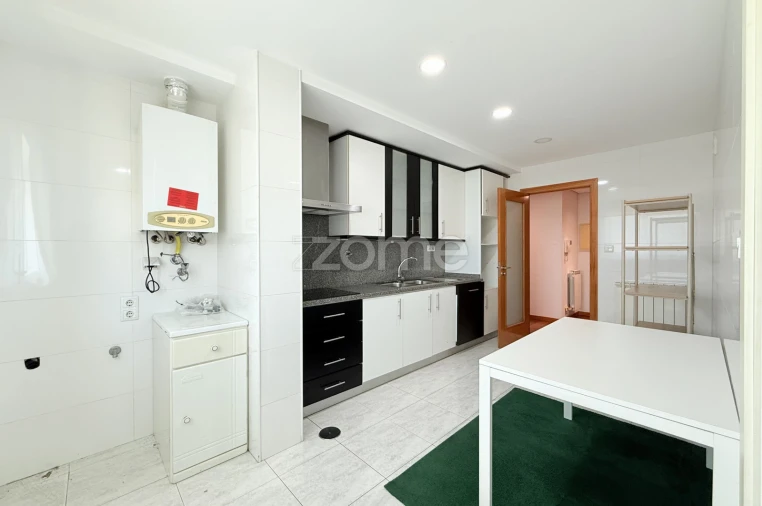 Apartamento T3 para Arrendamento em Vale (São Martinho) Foto 3