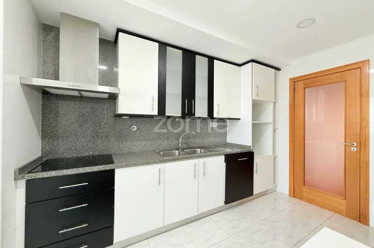 Apartamento T3 para Arrendamento em Vale (São Martinho) Foto 4