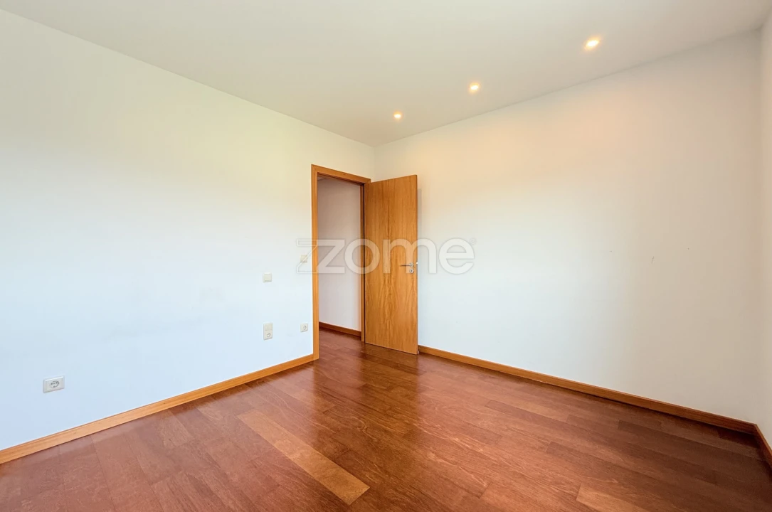Apartamento T3 para Arrendamento em Vale (São Martinho) Foto 16
