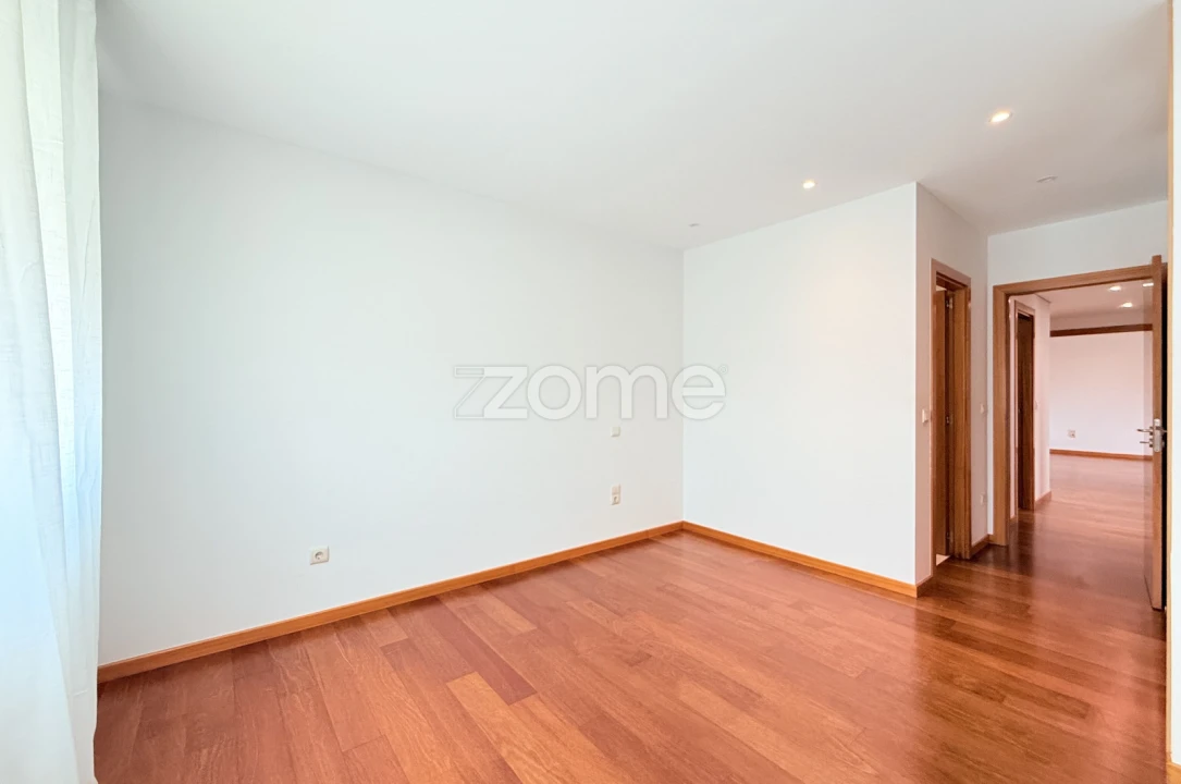 Apartamento T3 para Arrendamento em Vale (São Martinho) Foto 12