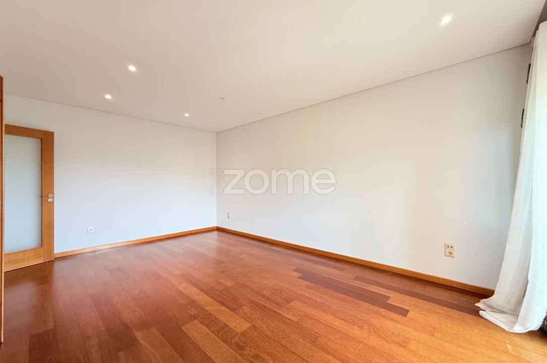 Apartamento T3 para Arrendamento em Vale (São Martinho) Foto 8