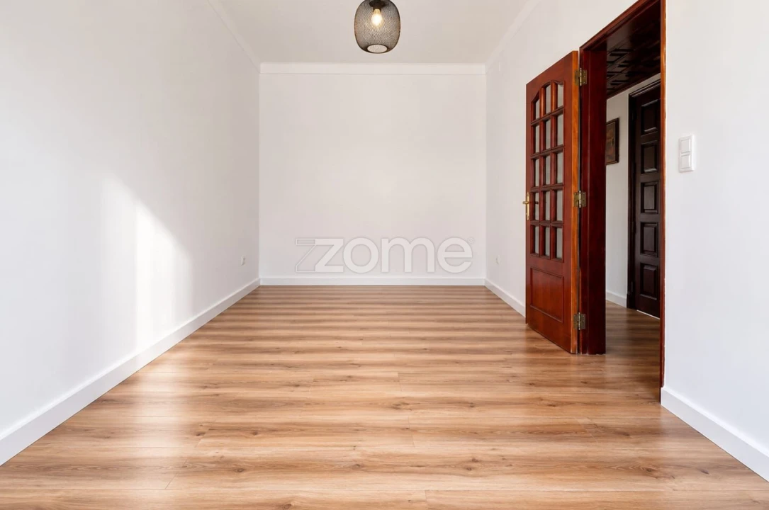 Apartamento T2 para Venda em Rio de Mouro Foto 5