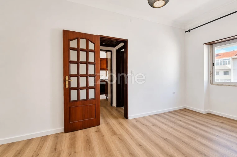 Apartamento T2 para Venda em Rio de Mouro Foto 4